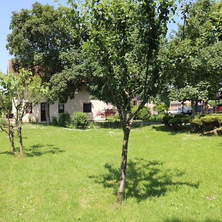 Maple Place Velika Gorica Buitenkant foto
