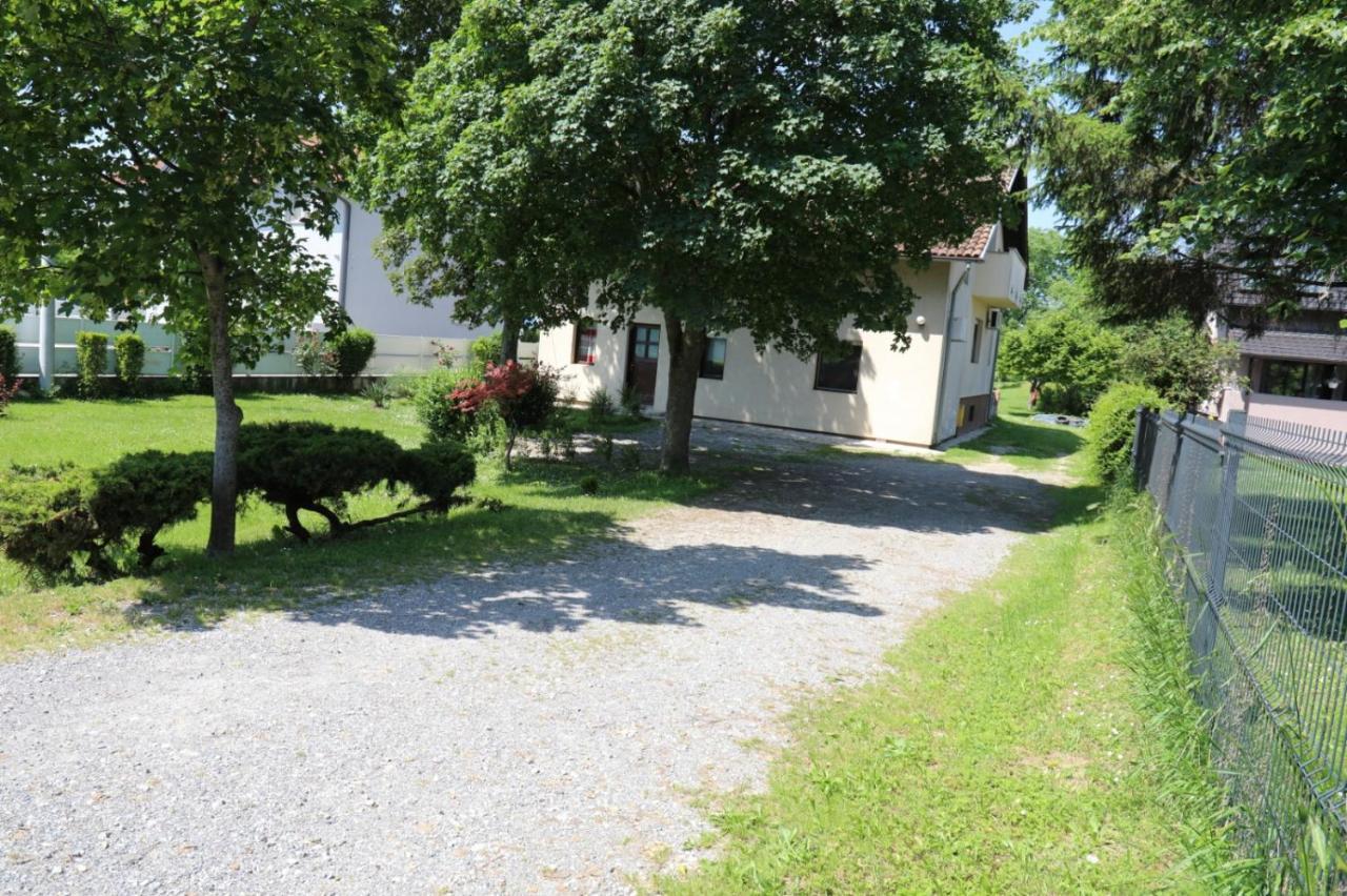 Maple Place Velika Gorica Buitenkant foto