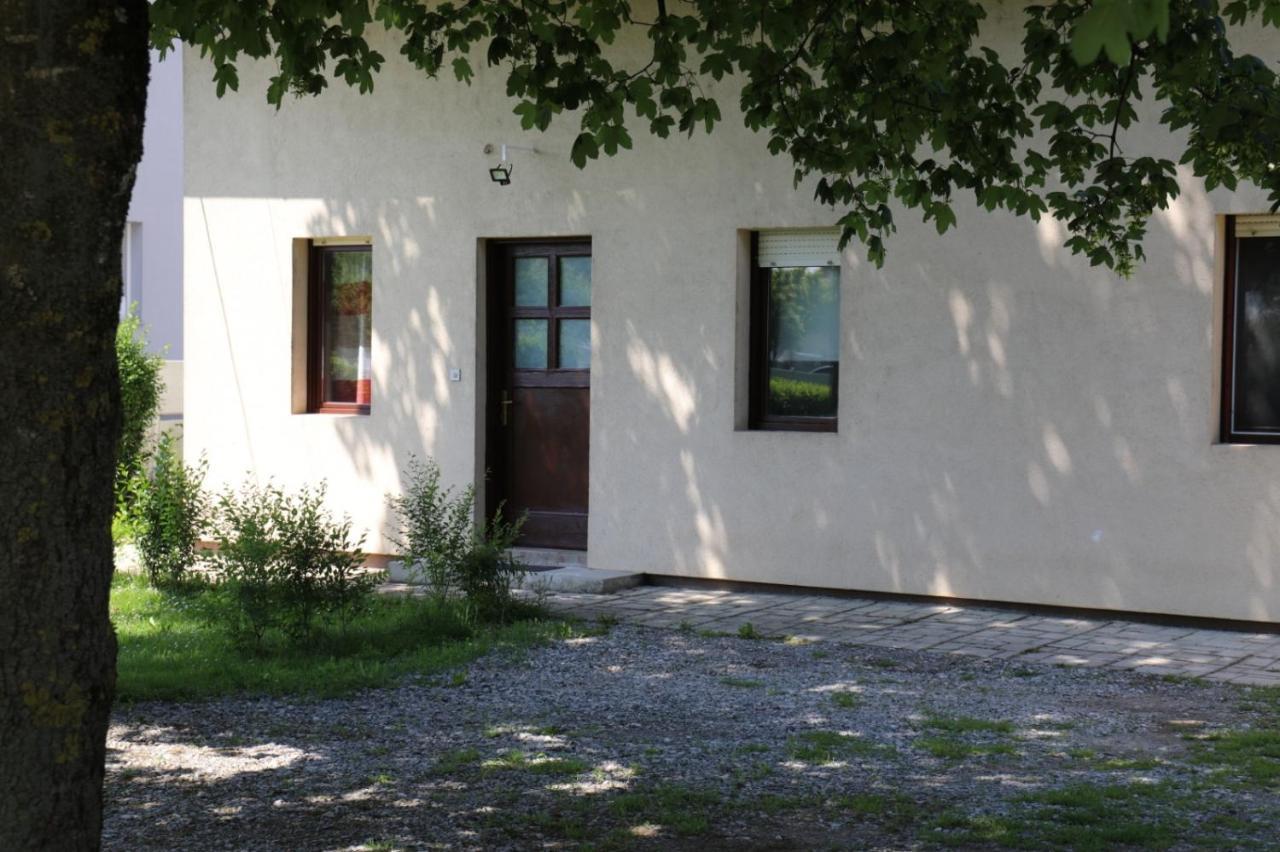 Maple Place Velika Gorica Buitenkant foto